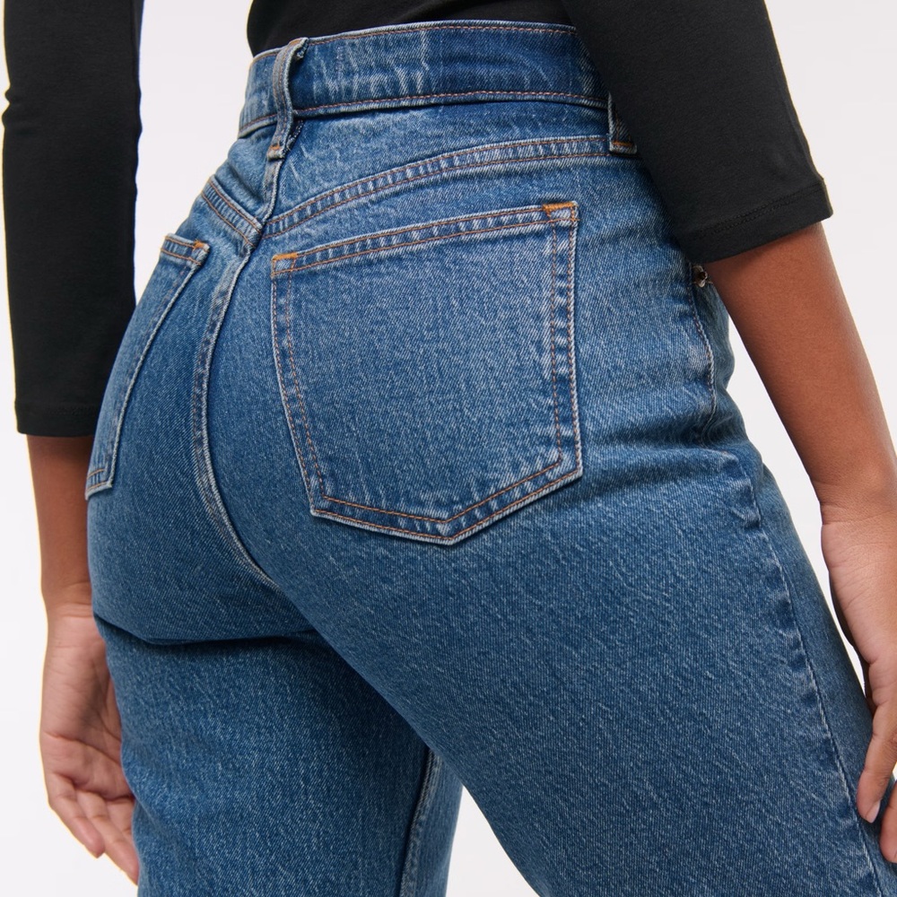 Abercrombie & Fitch Curve-Love Mid-Rise Straight Jeans, size 6 (28). Worn once.